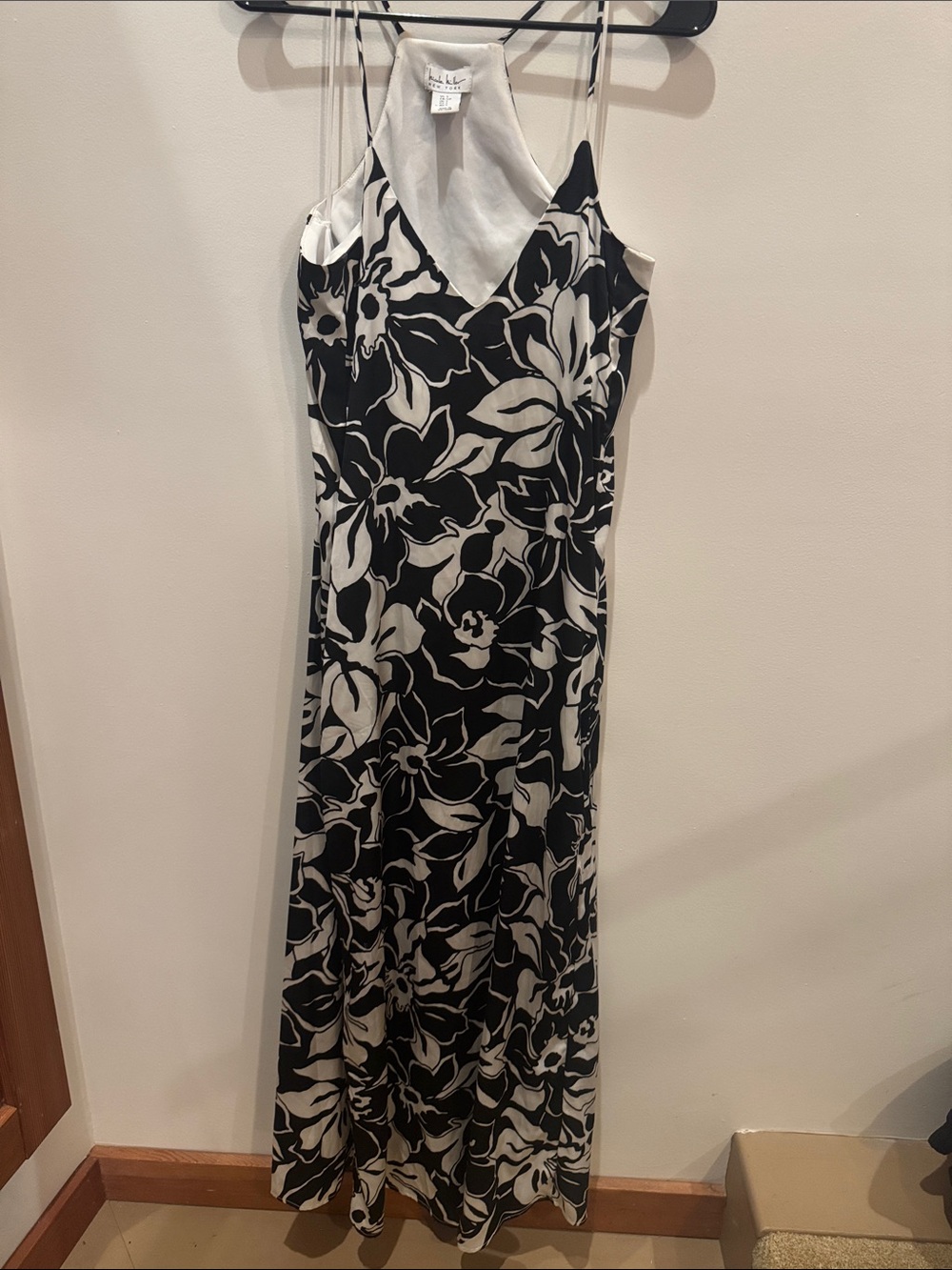 Nicole Miller Black and White Floral Maxi flowy Dress